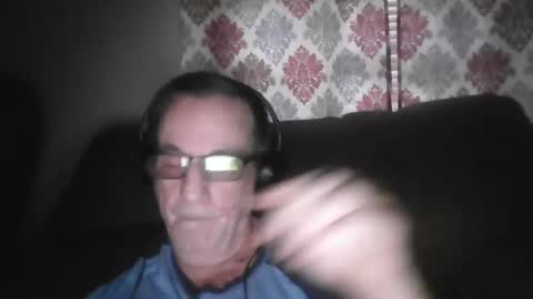 Snapshot of drthick1224 chatting on 10/23/25, 01:32 drthick1224 online show from 10/23/25, 01:32
