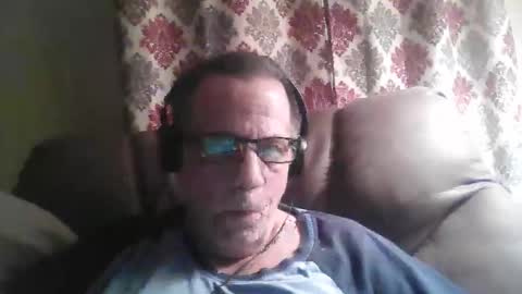 Snapshot of drthick1224 chatting on 10/28/25, 01:31 drthick1224 online show from 10/28/25, 01:31
