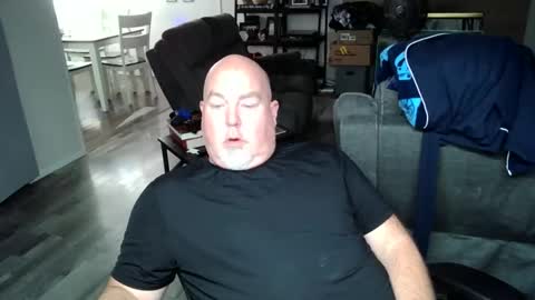 Snapshot of drthomaswayne chatting on 10/15/25, 04:51 drthomaswayne online show from 10/15/25, 04:51