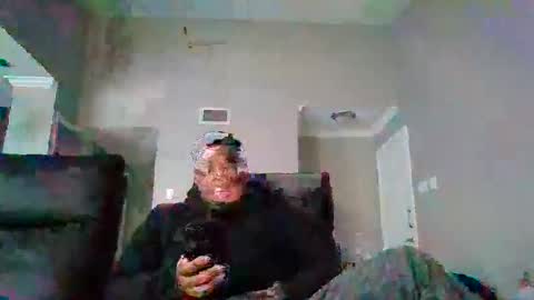 Snapshot of dsmoov_ chatting on 12/15/25, 06:45 SmoovFanz online show from 12/15/25, 06:45