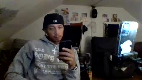 Snapshot of dubz07 chatting on 07/18/26, 01:32 dubz07 online show from 07/18/26, 01:32