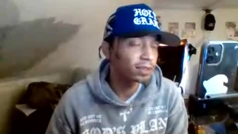 Snapshot of dubz07 chatting on 07/18/26, 01:37 dubz07 online show from 07/18/26, 01:37