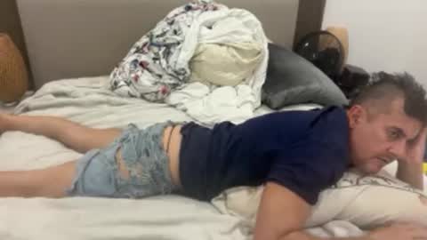 Dude online show from 04/01/26, 04:35