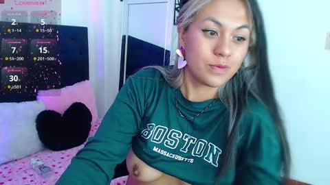 Snapshot of dulce01_0 chatting on 12/27/24, 07:18 Charlotte online show from 12/27/24, 07:18