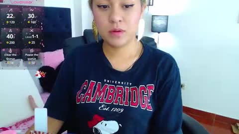 Snapshot of dulce01_0 chatting on 12/31/24, 08:23 Charlotte online show from 12/31/24, 08:23