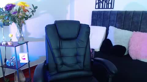 Snapshot of dulce01_0 chatting on 02/26/25, 05:42 Charlotte online show from 02/26/25, 05:42