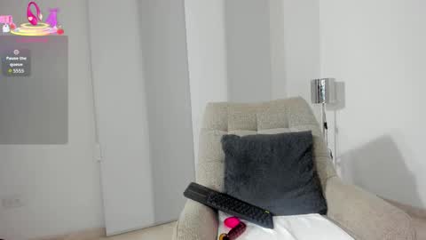 Snapshot of dulce1_ chatting on 12/19/25, 09:27 Dulce online show from 12/19/25, 09:27