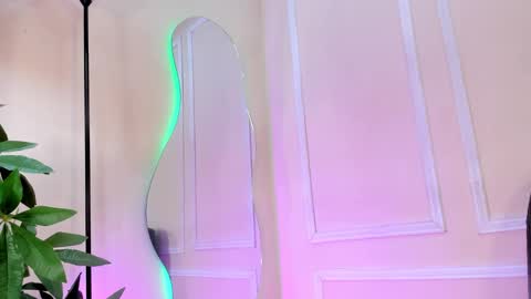 dulce__fiore07 online show from 12/19/25, 12:34