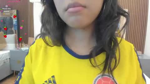 Snapshot of dulce_glamor_ chatting on 06/19/26, 11:25 Dulce online show from 06/19/26, 11:25