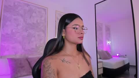 Snapshot of dulce_glow_ chatting on 06/14/26, 01:02 D U L C E online show from 06/14/26, 01:02