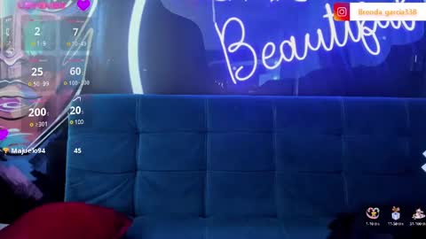 Snapshot of dulce_hiil_ chatting on 01/05/25, 03:22 Monday 5-2 am From Tuesday to Friday5-1 am Colombia time online show from 01/05/25, 03:22