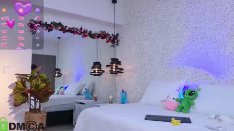 dulce_isabel_ online show from 03/14/26, 03:23