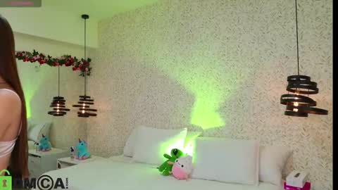 dulce_isabel_ online show from 03/18/26, 03:09