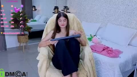 dulce_isabel_ online show from 04/23/26, 03:52