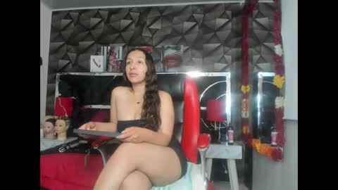 Snapshot of dulce_luna_small chatting on 05/17/26, 02:31 DULCE online show from 05/17/26, 02:31
