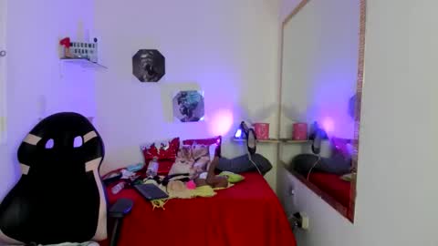 Snapshot of dulce_luna_small chatting on 06/03/26, 02:33 DULCE online show from 06/03/26, 02:33