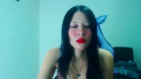 dulce_mauren online show from 11/30/25, 06:28