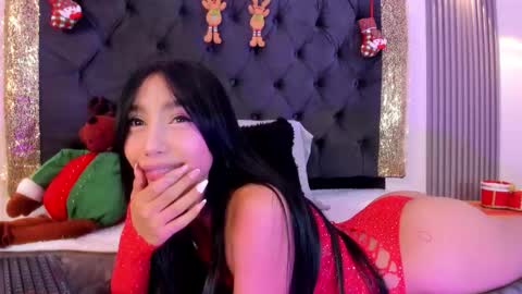 Snapshot of dulce_may chatting on 11/18/25, 04:17 Dluce May online show from 11/18/25, 04:17