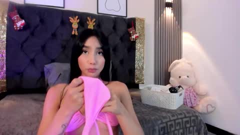 Snapshot of dulce_may chatting on 11/28/25, 04:26 Dluce May online show from 11/28/25, 04:26