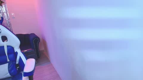 dulce_viioleta online show from 12/14/25, 11:04