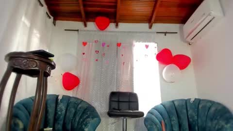 Snapshot of dulce_y_jhoselin chatting on 02/13/26, 09:00 Dulce Y Jhoselin online show from 02/13/26, 09:00