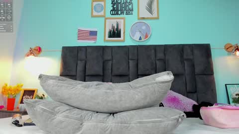 Snapshot of dulceaurora_ chatting on 01/18/25, 09:02 DULCE AURORA online show from 01/18/25, 09:02