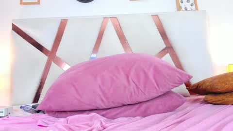 Snapshot of dulceaurora_ chatting on 02/06/25, 05:57 DULCE AURORA online show from 02/06/25, 05:57