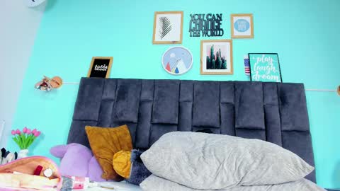 Snapshot of dulceaurora_ chatting on 02/17/25, 08:19 DULCE AURORA online show from 02/17/25, 08:19