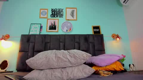 Snapshot of dulceaurora_ chatting on 02/20/25, 02:51 DULCE AURORA online show from 02/20/25, 02:51