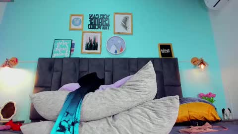 Snapshot of dulceaurora_ chatting on 02/20/25, 05:55 DULCE AURORA online show from 02/20/25, 05:55