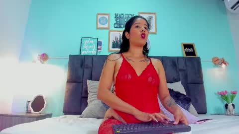 Snapshot of dulceaurora_ chatting on 02/25/25, 02:47 DULCE AURORA online show from 02/25/25, 02:47