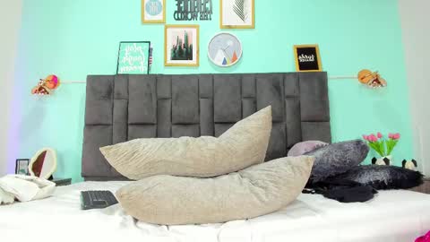 Snapshot of dulceaurora_ chatting on 03/01/25, 05:52 DULCE AURORA online show from 03/01/25, 05:52