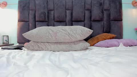 Snapshot of dulceaurora_ chatting on 03/07/25, 05:51 DULCE AURORA online show from 03/07/25, 05:51