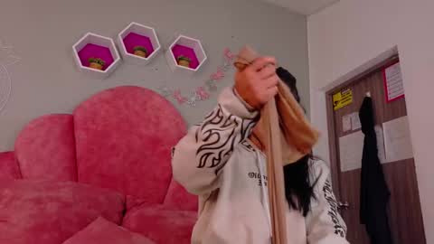 Snapshot of dulceaurora_ chatting on 09/09/25, 12:10 DULCE AURORA online show from 09/09/25, 12:10