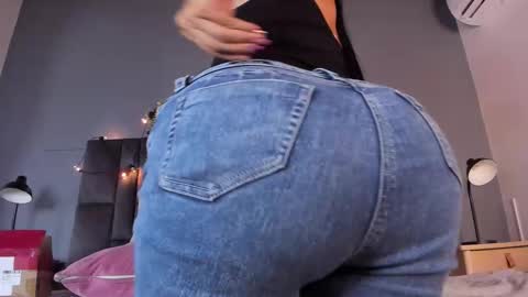 Snapshot of dulceaurora_ chatting on 09/13/25, 02:44 DULCE AURORA online show from 09/13/25, 02:44