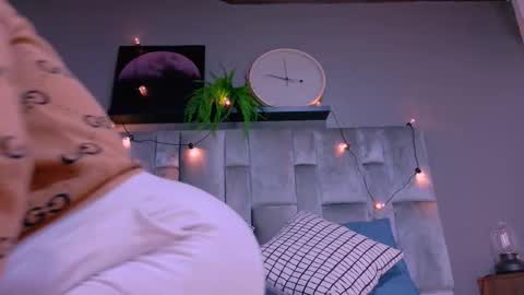 Snapshot of dulceaurora_ chatting on 10/14/25, 02:45 DULCE AURORA online show from 10/14/25, 02:45