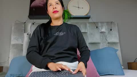 Snapshot of dulceaurora_ chatting on 10/29/25, 02:36 DULCE AURORA online show from 10/29/25, 02:36