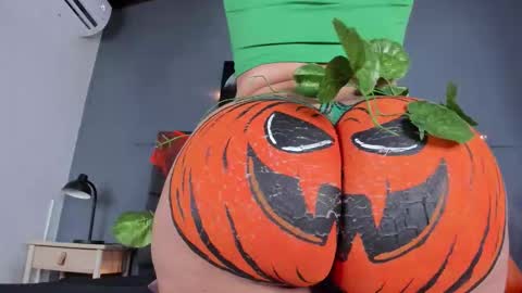 Snapshot of dulceaurora_ chatting on 10/31/25, 02:45 DULCE AURORA online show from 10/31/25, 02:45