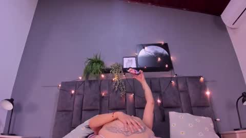 Snapshot of dulceaurora_ chatting on 11/04/25, 02:43 DULCE AURORA online show from 11/04/25, 02:43