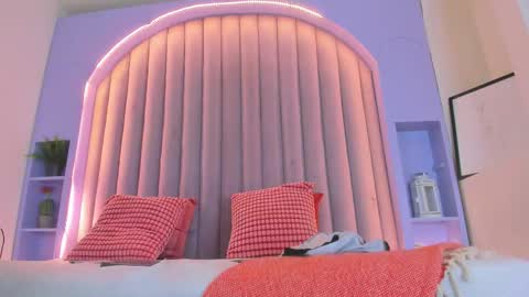 Snapshot of dulceaurora_ chatting on 11/26/25, 12:00 DULCE AURORA online show from 11/26/25, 12:00