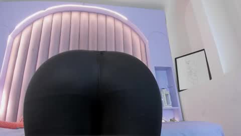 Snapshot of dulceaurora_ chatting on 11/29/25, 12:02 DULCE AURORA online show from 11/29/25, 12:02