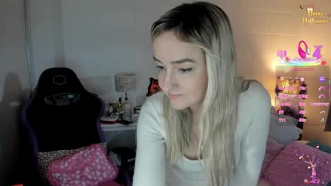 Snapshot of dulcejulia chatting on 10/29/25, 08:43 Sweetnina online show from 10/29/25, 08:43