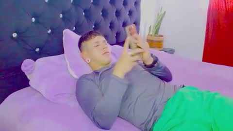 Juliana and online show from 10/23/25, 09:57