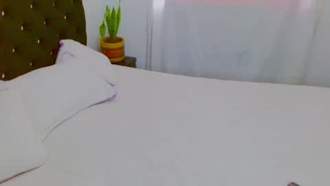 Juliana and online show from 11/10/25, 03:44