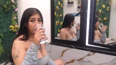 Snapshot of dulciinea_07 chatting on 09/17/25, 06:09 Abril Cruz online show from 09/17/25, 06:09