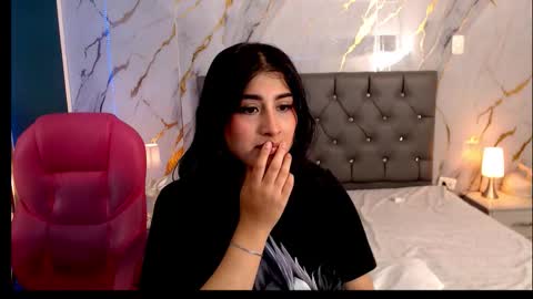 Snapshot of dulciinea_07 chatting on 10/04/25, 10:08 Abril Cruz online show from 10/04/25, 10:08