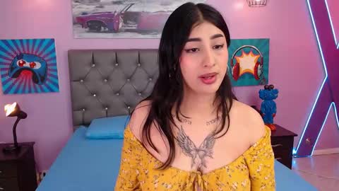 Snapshot of dulciinea_07 chatting on 10/15/25, 03:06 Abril Cruz online show from 10/15/25, 03:06