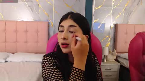 Snapshot of dulciinea_07 chatting on 10/17/25, 03:10 Abril Cruz online show from 10/17/25, 03:10