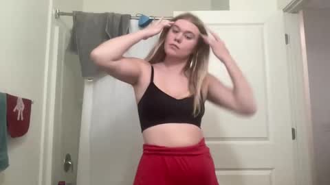 Snapshot of dumbblondexoxo chatting on 01/13/25, 03:34 dumbblondexoxo online show from 01/13/25, 03:34