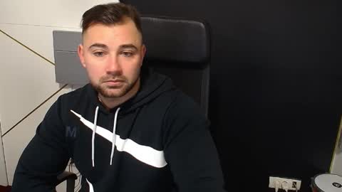 Snapshot of duncanstones chatting on 11/15/25, 06:11 DuncanStone online show from 11/15/25, 06:11